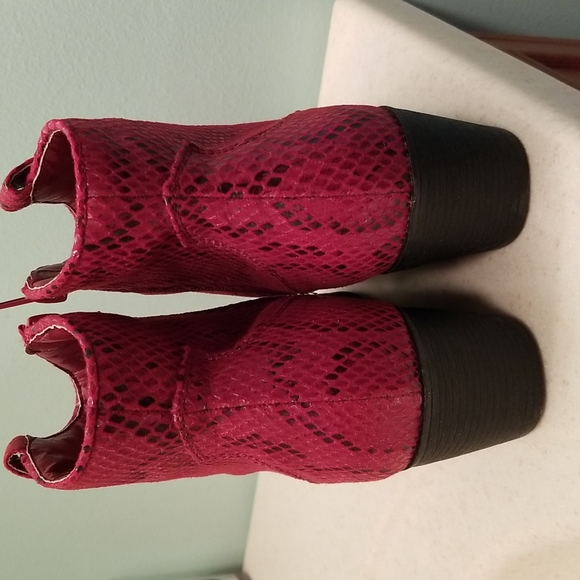 True Craft Women's Red Text Fabric TC-Winnie boots. Brand new. Never worn. - Picture 4 of 9